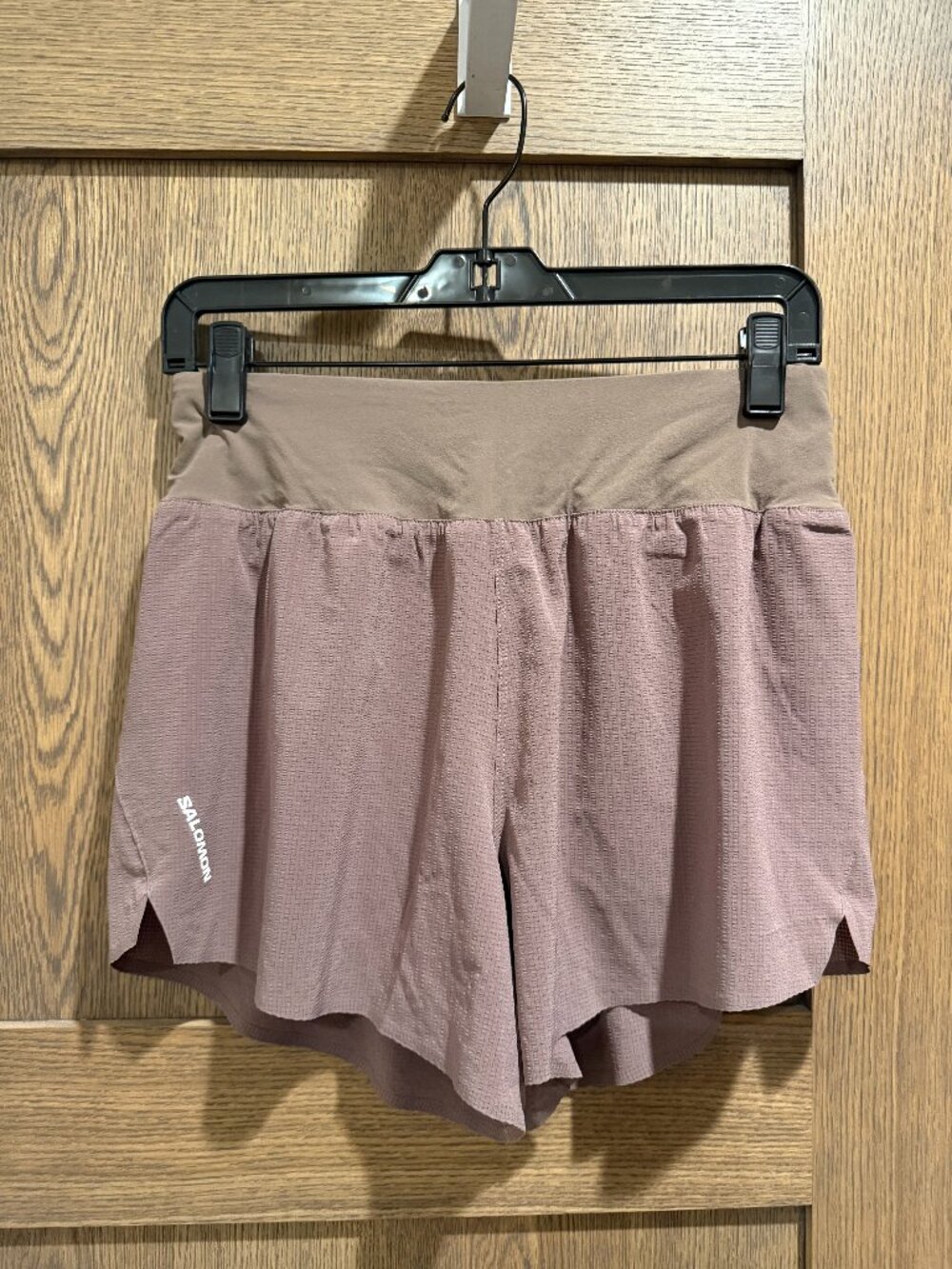 Salomon SENSE AERO STOW 4" shorts size small (taupe) **LIKE NEW**